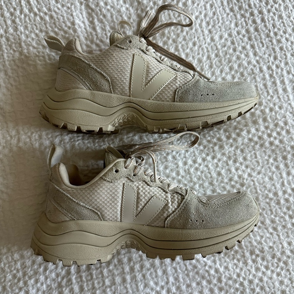 Veja Venturi Sneakers Women’s 5 - Picture 3 of 7